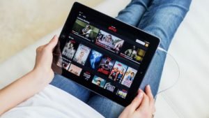 Read more about the article Daftar Aplikasi Android untuk Streaming TV & Film Indonesia
