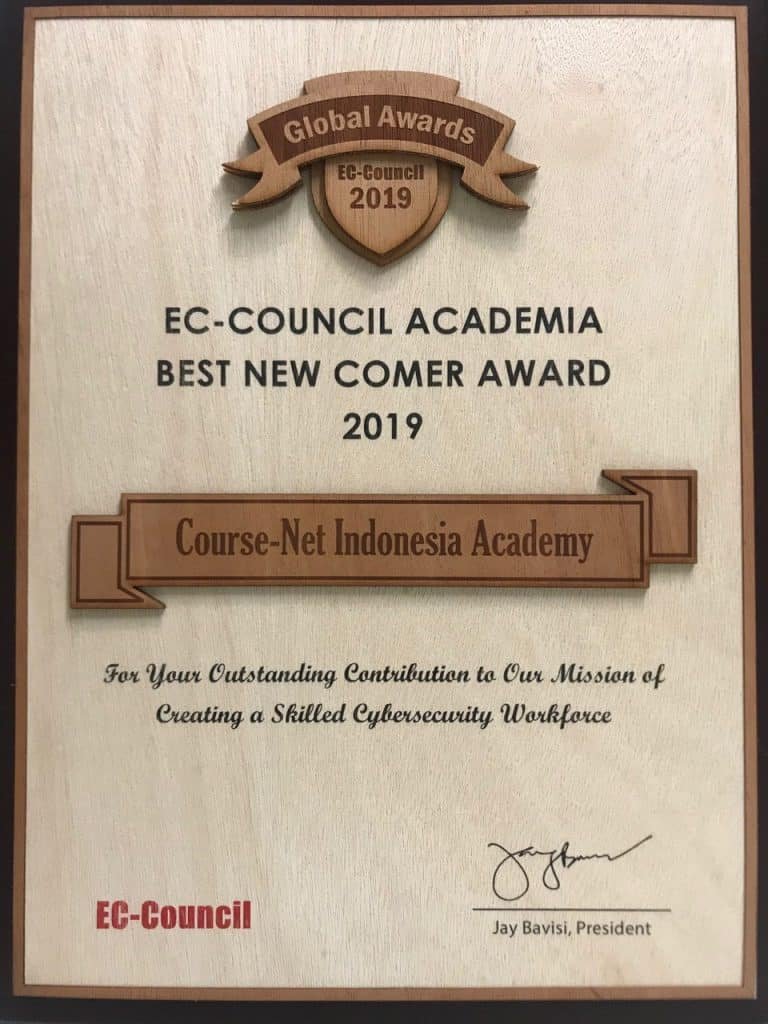 plakat EC Council Academia Best New Comer Award 2019 | Course-Net January 18, 2022